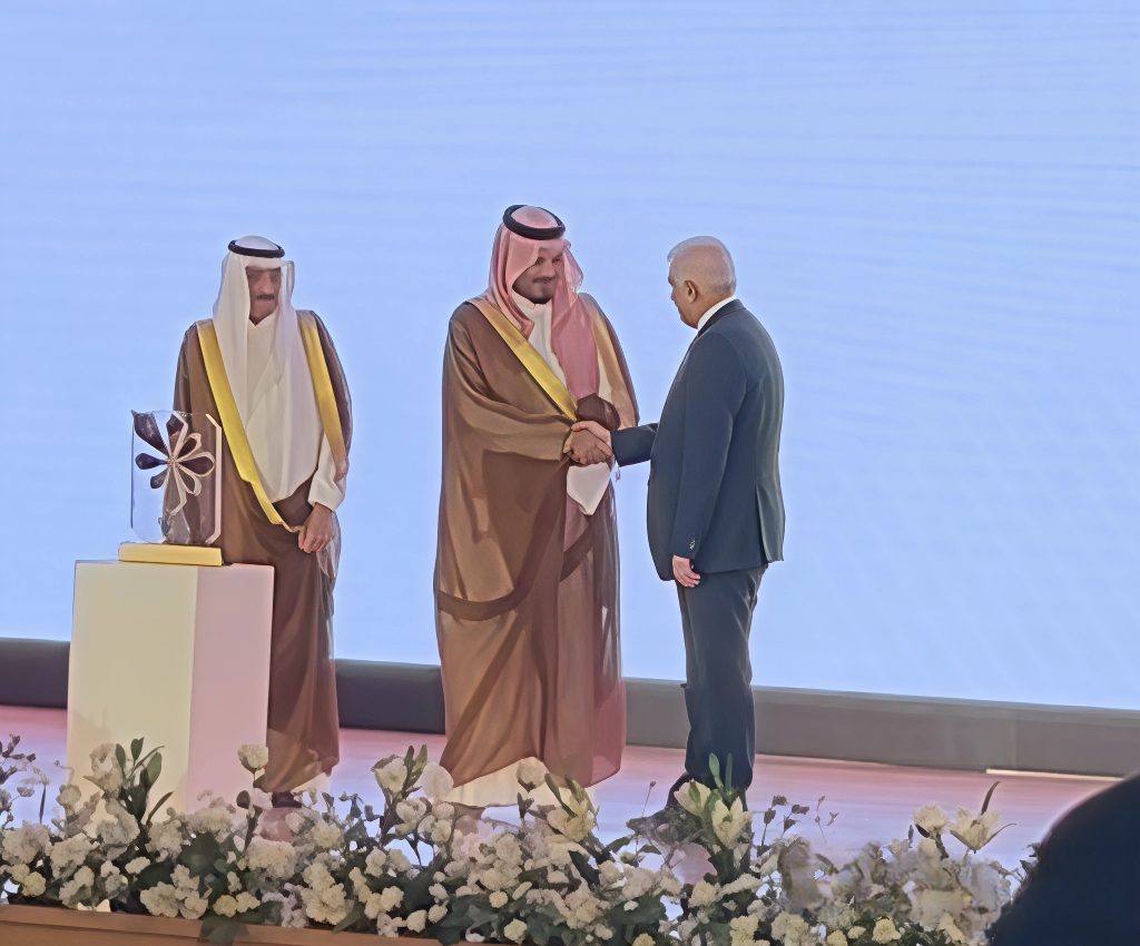 Dr. Mohamed Laissy receiving the Sheikh Ibrahim Julidan Ideal Leader Award at the University of Prince Mugrin Excellence Awards, 2025.
